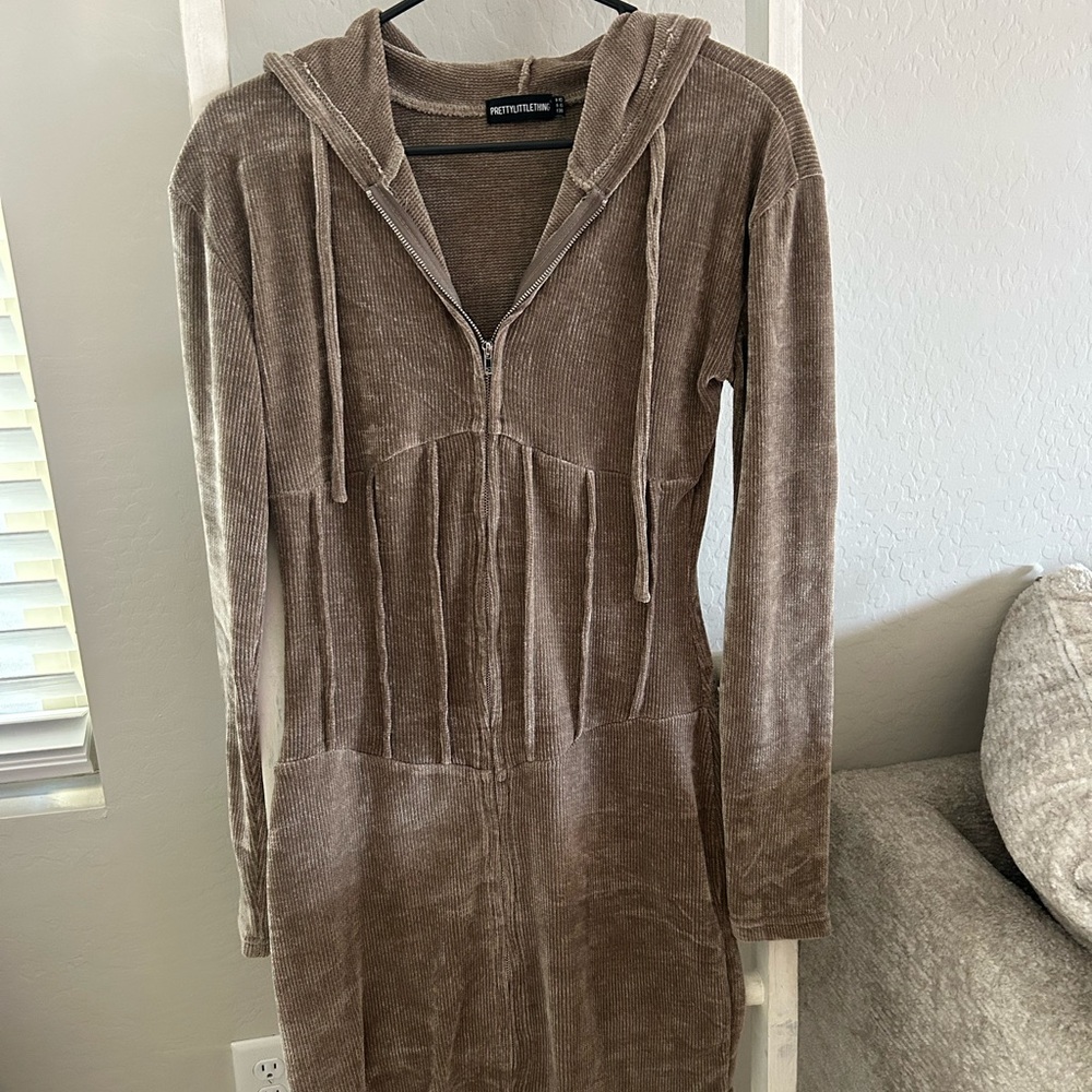 PrettyLittleThing Taupe Long Sleeve Hooded Dress